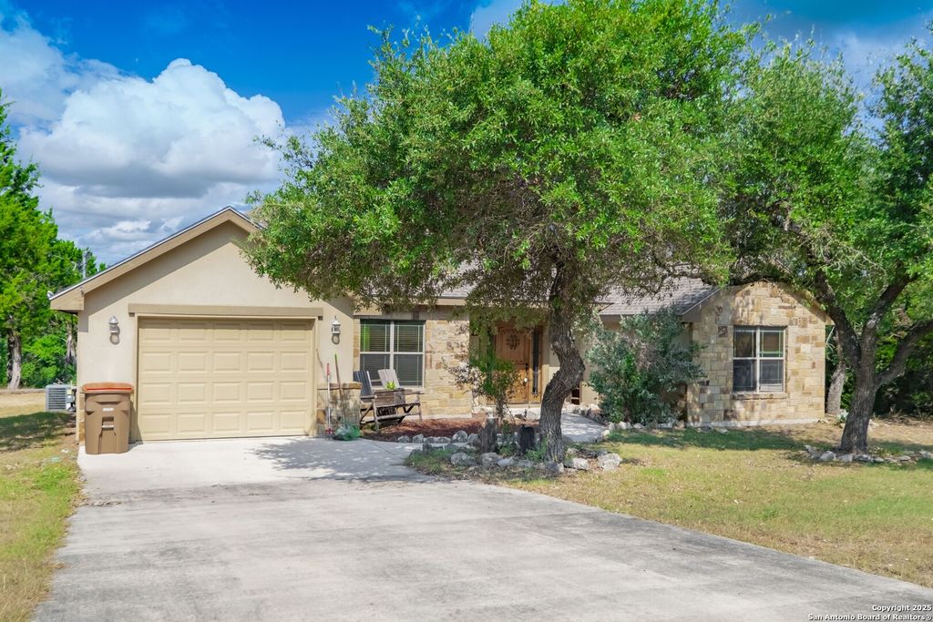 107 Garrett Way, Canyon Lake, TX 78133