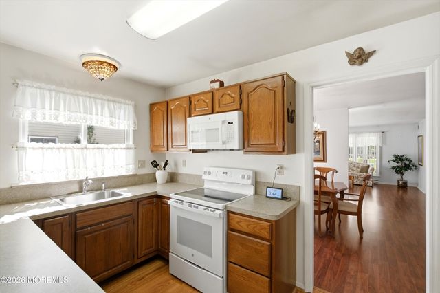 7 Turnbridge Row, Manchester, NJ 08759