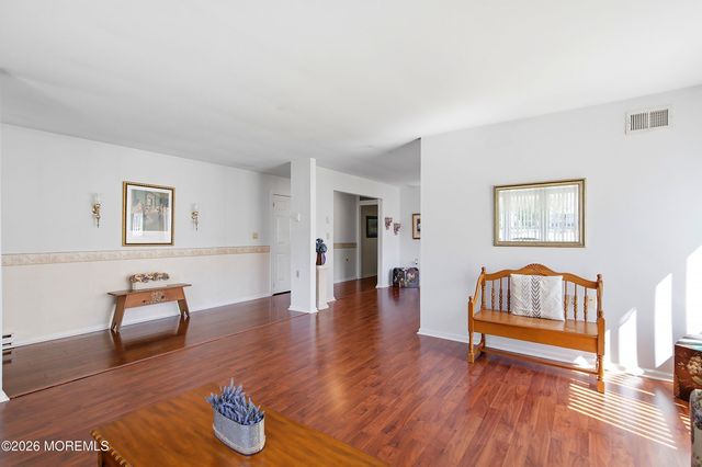 7 Turnbridge Row, Manchester, NJ 08759