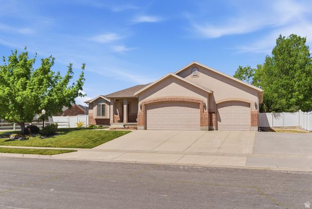 2252 W 1125 S, Syracuse, UT 84075
