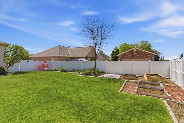 2252 W 1125 S, Syracuse, UT 84075
