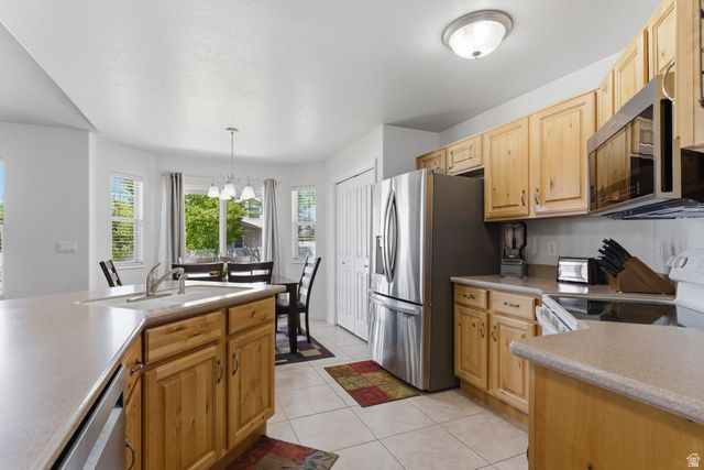 2252 W 1125 S, Syracuse, UT 84075