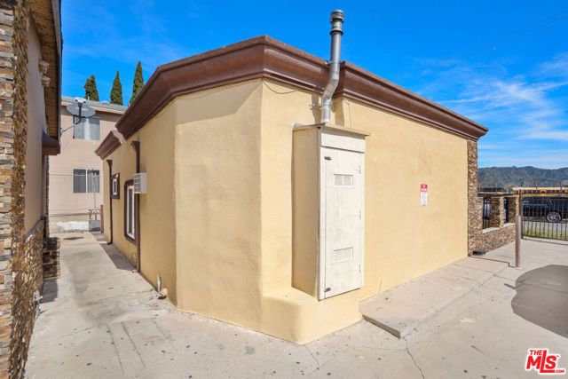 11329 Sherman Way, Sun Valley (los Angeles), CA 91352