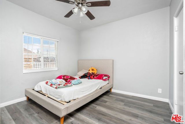 11329 Sherman Way, Sun Valley (los Angeles), CA 91352