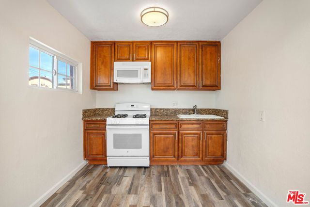 11329 Sherman Way, Sun Valley (los Angeles), CA 91352