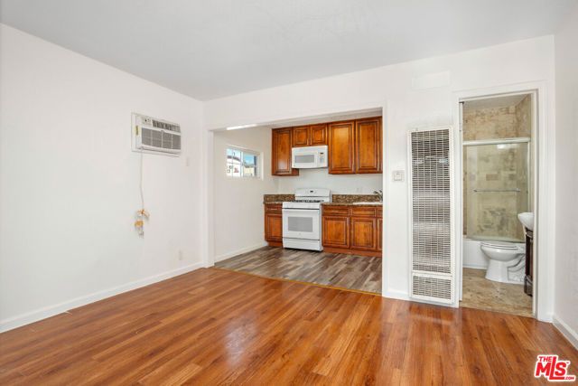 11329 Sherman Way, Sun Valley (los Angeles), CA 91352