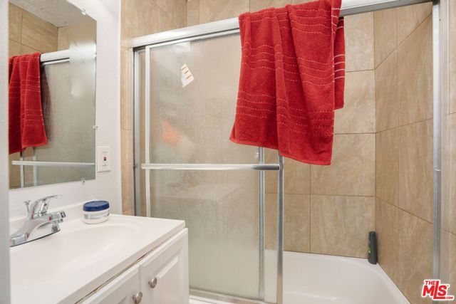 11329 Sherman Way, Sun Valley (los Angeles), CA 91352