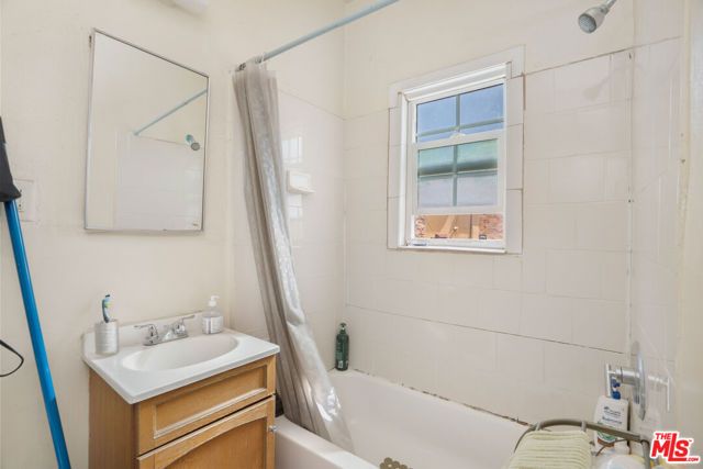 11329 Sherman Way, Sun Valley (los Angeles), CA 91352