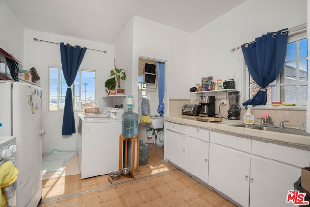 11329 Sherman Way, Sun Valley (los Angeles), CA 91352