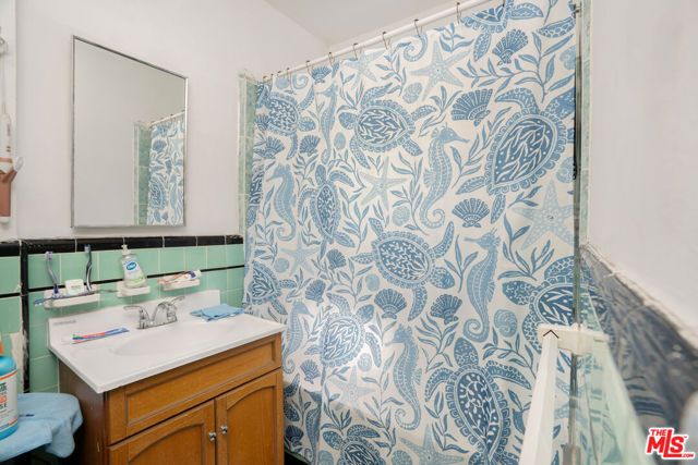 11329 Sherman Way, Sun Valley (los Angeles), CA 91352