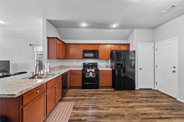 927 E Swift Drive, Fayetteville, AR 72701