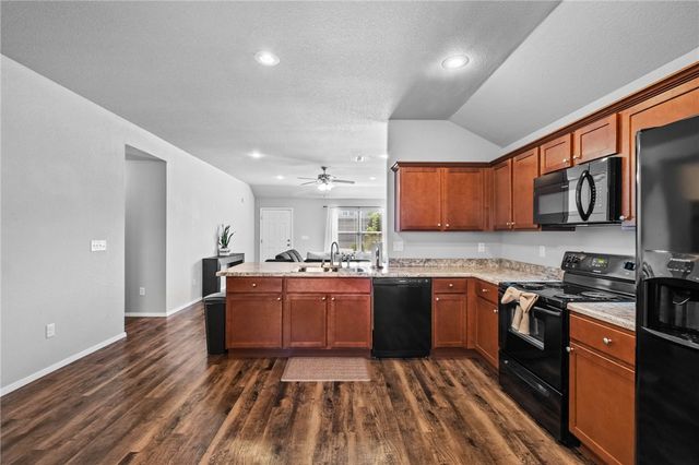 927 E Swift Drive, Fayetteville, AR 72701