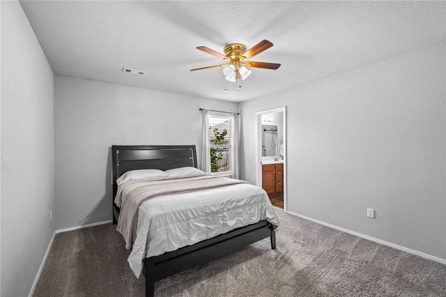 927 E Swift Drive, Fayetteville, AR 72701