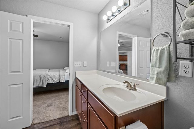 927 E Swift Drive, Fayetteville, AR 72701