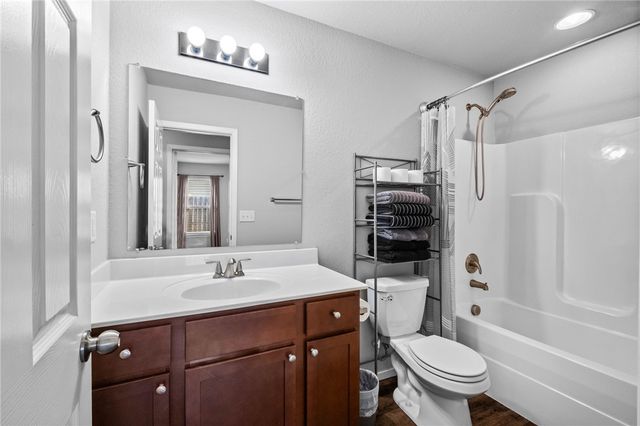 927 E Swift Drive, Fayetteville, AR 72701