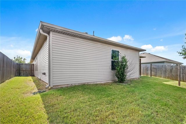 927 E Swift Drive, Fayetteville, AR 72701