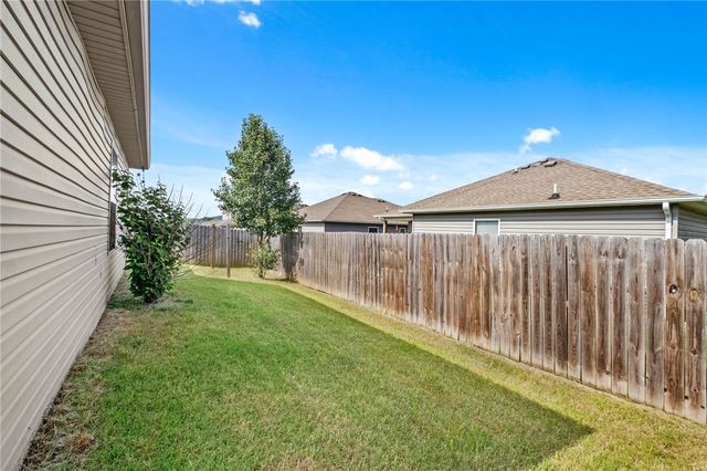 927 E Swift Drive, Fayetteville, AR 72701