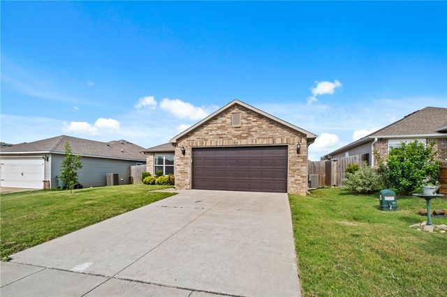 927 E Swift Drive, Fayetteville, AR 72701