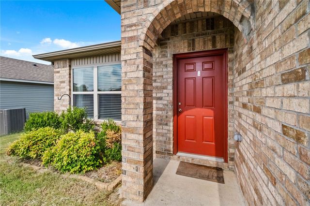 927 E Swift Drive, Fayetteville, AR 72701