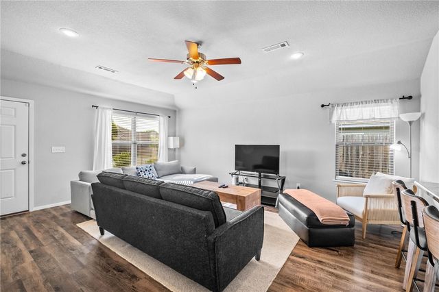 927 E Swift Drive, Fayetteville, AR 72701