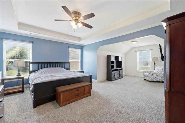 12229 Pine Valley Drive, Kansas City, KS 66109