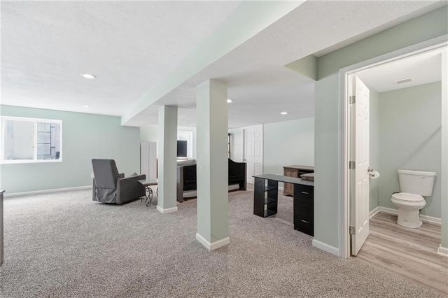 12229 Pine Valley Drive, Kansas City, KS 66109