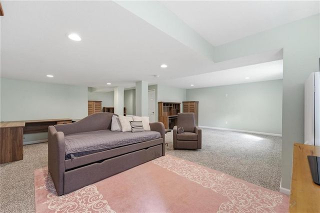 12229 Pine Valley Drive, Kansas City, KS 66109