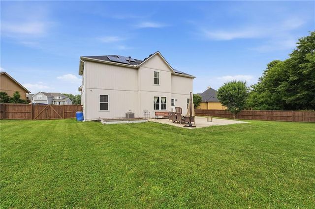 12229 Pine Valley Drive, Kansas City, KS 66109