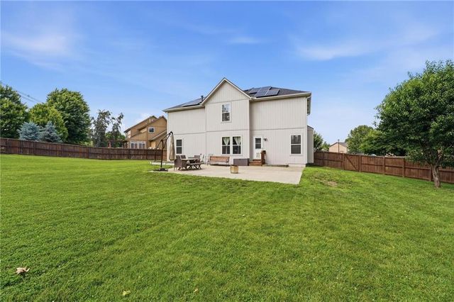12229 Pine Valley Drive, Kansas City, KS 66109