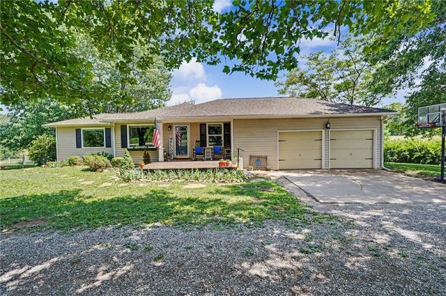 1748 E 800th Road, Lawrence, KS 66049