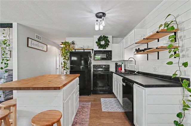 1748 E 800th Road, Lawrence, KS 66049