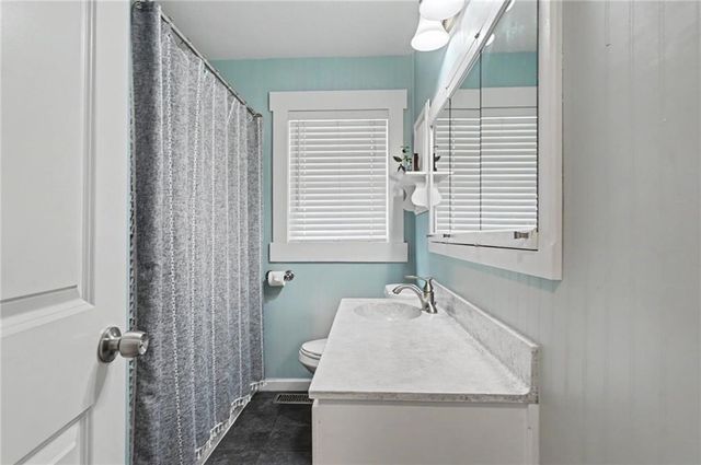 1748 E 800th Road, Lawrence, KS 66049