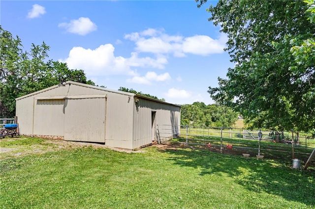 1748 E 800th Road, Lawrence, KS 66049
