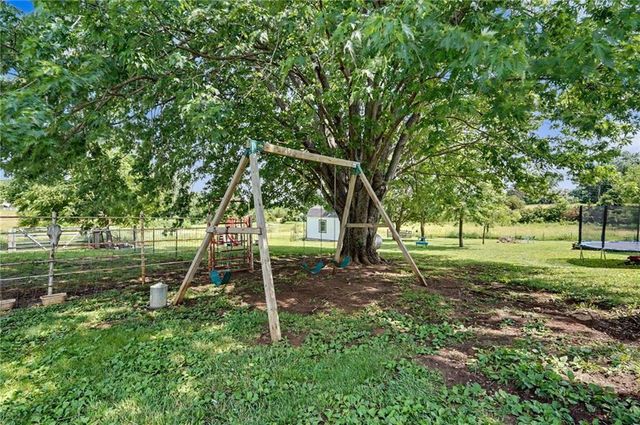 1748 E 800th Road, Lawrence, KS 66049