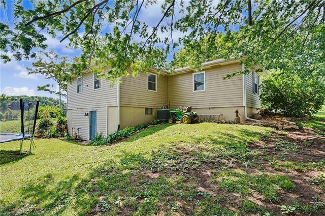 1748 E 800th Road, Lawrence, KS 66049