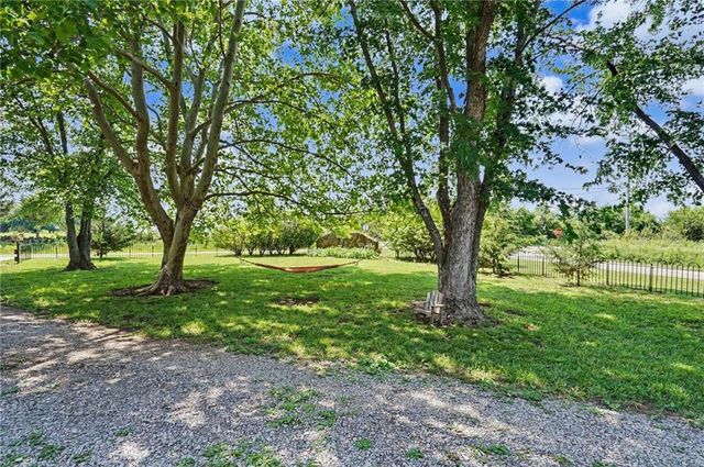 1748 E 800th Road, Lawrence, KS 66049