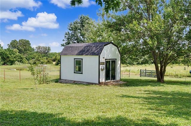 1748 E 800th Road, Lawrence, KS 66049