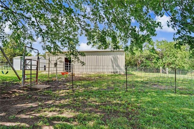 1748 E 800th Road, Lawrence, KS 66049
