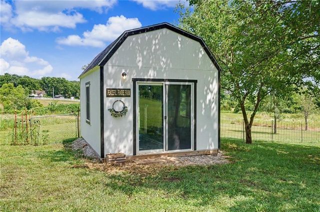 1748 E 800th Road, Lawrence, KS 66049