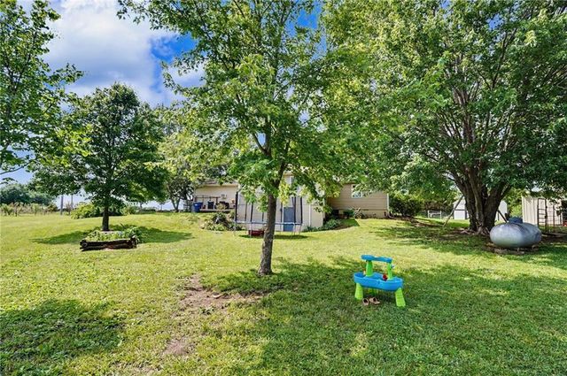 1748 E 800th Road, Lawrence, KS 66049