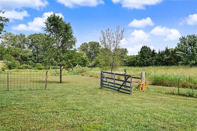 1748 E 800th Road, Lawrence, KS 66049