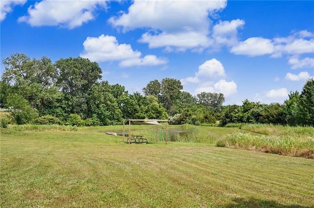 1748 E 800th Road, Lawrence, KS 66049