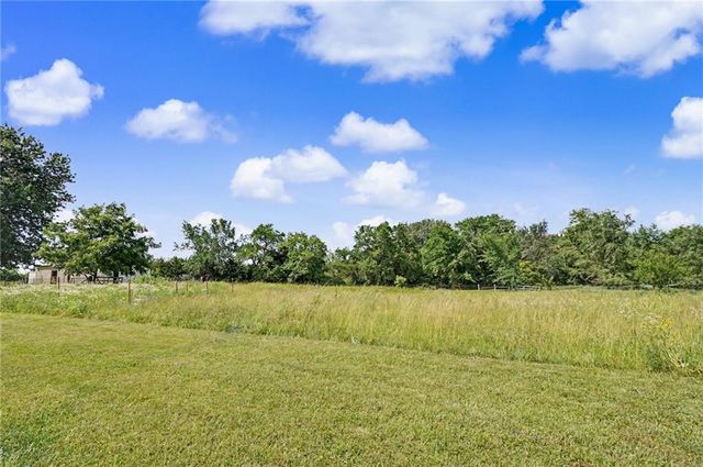 1748 E 800th Road, Lawrence, KS 66049