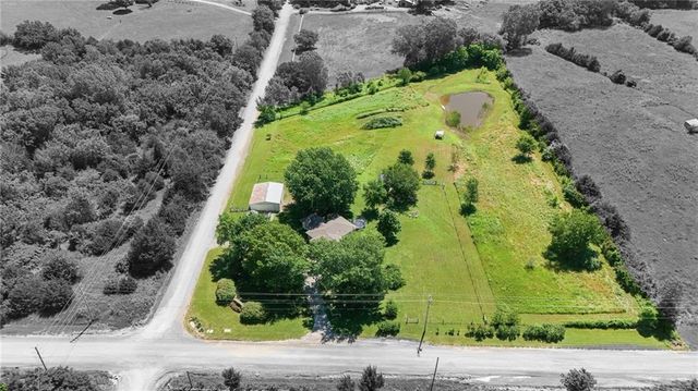 1748 E 800th Road, Lawrence, KS 66049