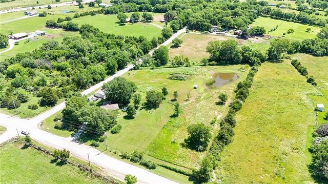 1748 E 800th Road, Lawrence, KS 66049