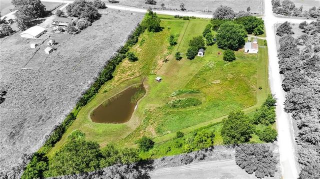 1748 E 800th Road, Lawrence, KS 66049