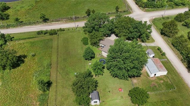 1748 E 800th Road, Lawrence, KS 66049