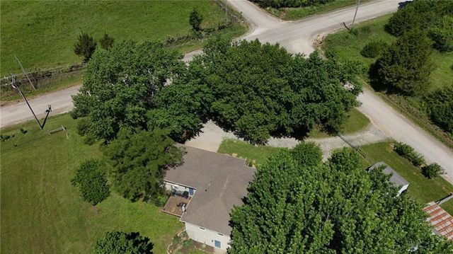 1748 E 800th Road, Lawrence, KS 66049