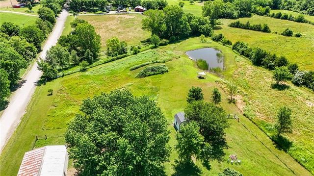 1748 E 800th Road, Lawrence, KS 66049