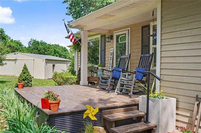 1748 E 800th Road, Lawrence, KS 66049